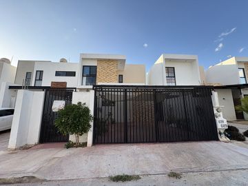 Casa en venta en Residencial Puerta de Piedra