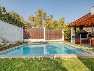 Linda casa en condominio a pasos de la Plaza La Reina