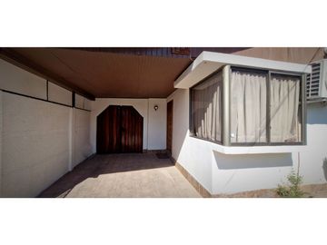 Hermosa casa, 3 dormitorios, dos baños,  en San Felipe, en barrio residencial.