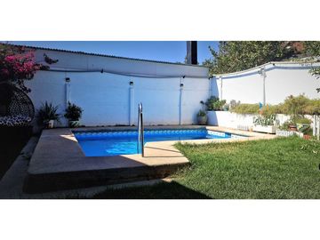Hermosa casa, 3 dormitorios, dos baños,  en San Felipe, en barrio residencial.