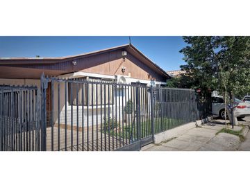 Hermosa casa, 3 dormitorios, dos baños,  en San Felipe, en barrio residencial.