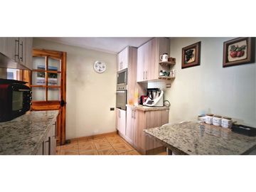 Hermosa casa, 3 dormitorios, dos baños,  en San Felipe, en barrio residencial.