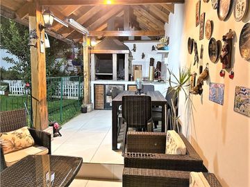 Hermosa casa, 3 dormitorios, dos baños,  en San Felipe, en barrio residencial.