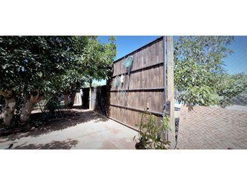 Venta de parcela con casa de 1 dormitorio, en Condominio exclusivo en La Cruz