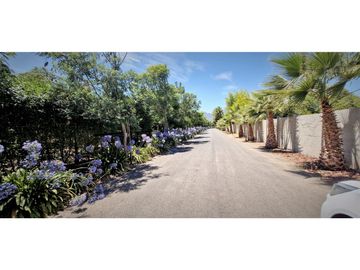Venta de parcela con casa de 1 dormitorio, en Condominio exclusivo en La Cruz