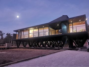 Casa familiar en Pichilemu, surf y naturaleza.