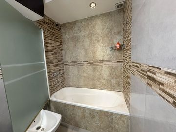 VENTA CASA 3 DORMITORIOS Y PILETA EN ROLDAN