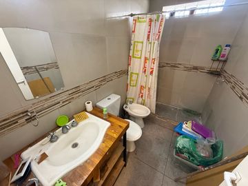 VENTA CASA 3 DORMITORIOS Y PILETA EN ROLDAN