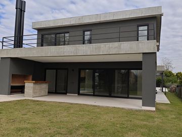 Excelente casa en lote interno a estrenar en Azzurra Tortugas