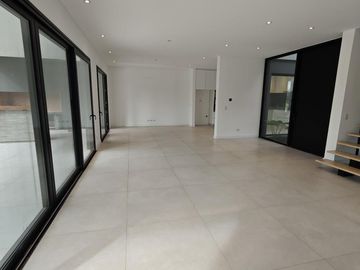 Excelente casa en lote interno a estrenar en Azzurra Tortugas