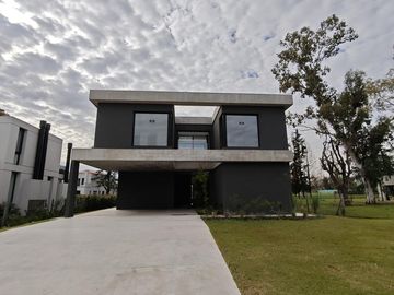 Excelente casa en lote interno a estrenar en Azzurra Tortugas