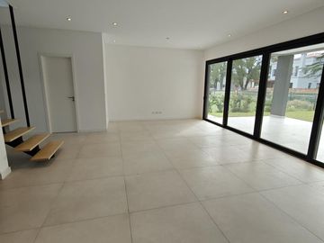 Excelente casa en lote interno a estrenar en Azzurra Tortugas