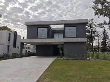 Excelente casa en lote interno a estrenar en Azzurra Tortugas