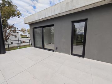 Excelente casa en lote interno a estrenar en Azzurra Tortugas