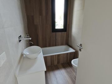 Excelente casa en lote interno a estrenar en Azzurra Tortugas