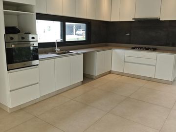 Excelente casa en lote interno a estrenar en Azzurra Tortugas