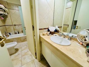 Venta - Departamento 4 Ambientes con Dependencia, 2 Cocheras, 3 Bauleras - Ramos Mejía Centro