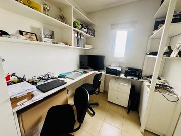 Venta - Departamento 4 Ambientes con Dependencia, 2 Cocheras, 3 Bauleras - Ramos Mejía Centro