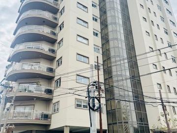 Venta - Departamento 4 Ambientes con Dependencia, 2 Cocheras, 3 Bauleras - Ramos Mejía Centro