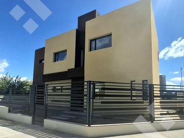VENTA DUPLEX 3 DORMITORIOS - ALTOS DE LA FALDA - CIPOLLETTI