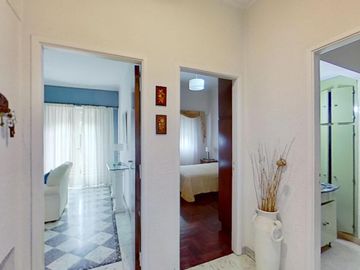 Departamento de 2 Dormitorios en Planta Alta - 93 M2 - Zona Facultades