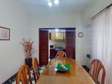 Departamento de 2 Dormitorios en Planta Alta - 93 M2 - Zona Facultades