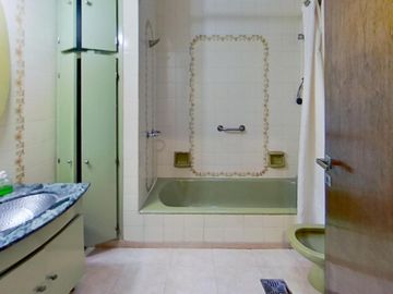 Departamento de 2 Dormitorios en Planta Alta - 93 M2 - Zona Facultades