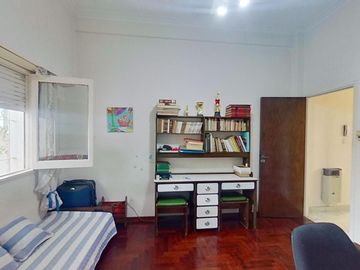 Departamento de 2 Dormitorios en Planta Alta - 93 M2 - Zona Facultades