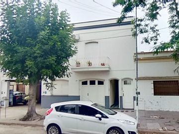 Departamento de 2 Dormitorios en Planta Alta - 93 M2 - Zona Facultades