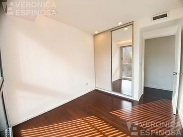 Departamento cuatro ambientes en Castelar. Edificio de categoría