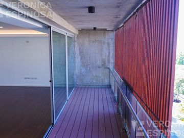 Departamento cuatro ambientes en Castelar. Edificio de categoría