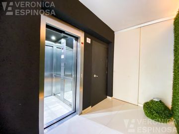 Departamento cuatro ambientes en Castelar. Edificio de categoría