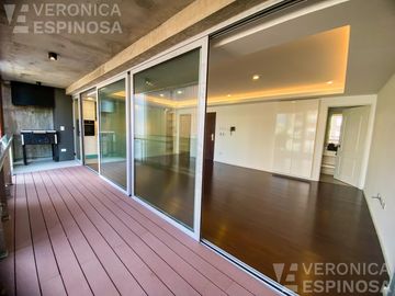Departamento cuatro ambientes en Castelar. Edificio de categoría