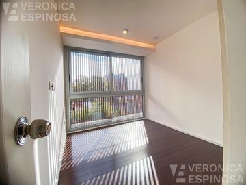 Departamento cuatro ambientes en Castelar. Edificio de categoría