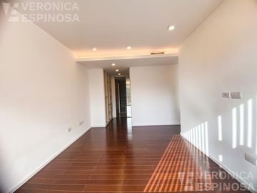 Departamento cuatro ambientes en Castelar. Edificio de categoría