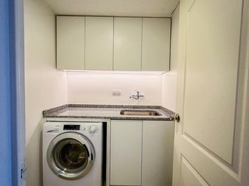 Departamento cuatro ambientes en Castelar. Edificio de categoría