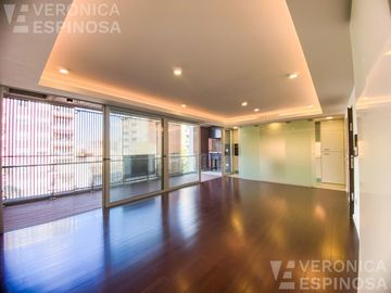 Departamento cuatro ambientes en Castelar. Edificio de categoría