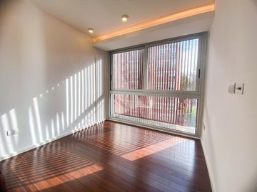 Departamento cuatro ambientes en Castelar. Edificio de categoría