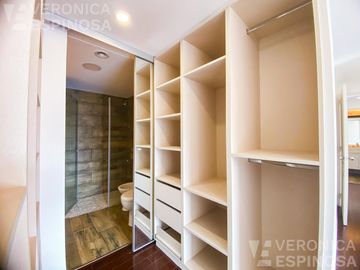Departamento cuatro ambientes en Castelar. Edificio de categoría