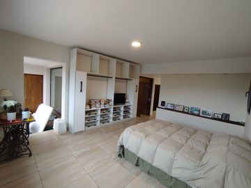 Casa en  venta en La Morada , patio, pileta y quincho ,  apta hipotecario