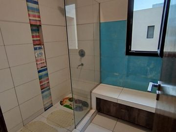 Casa en  venta en La Morada , patio, pileta y quincho ,  apta hipotecario