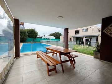 Casa en  venta en La Morada , patio, pileta y quincho ,  apta hipotecario