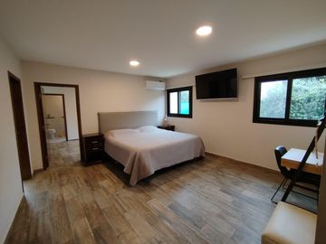 Casa en  venta en La Morada , patio, pileta y quincho ,  apta hipotecario