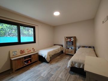 Casa en  venta en La Morada , patio, pileta y quincho ,  apta hipotecario