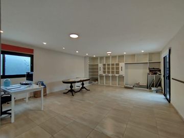 Casa en  venta en La Morada , patio, pileta y quincho ,  apta hipotecario
