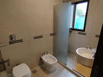 Casa en  venta en La Morada , patio, pileta y quincho ,  apta hipotecario