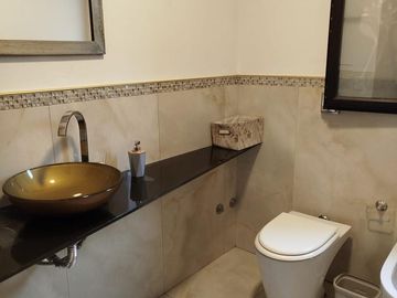 Casa en  venta en La Morada , patio, pileta y quincho ,  apta hipotecario