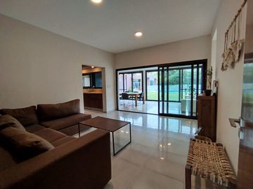 Casa en  venta en La Morada , patio, pileta y quincho ,  apta hipotecario