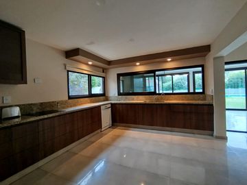 Casa en  venta en La Morada , patio, pileta y quincho ,  apta hipotecario
