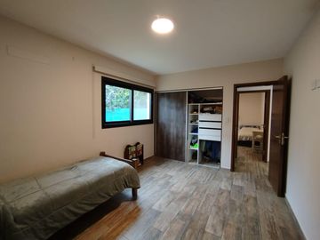 Casa en  venta en La Morada , patio, pileta y quincho ,  apta hipotecario